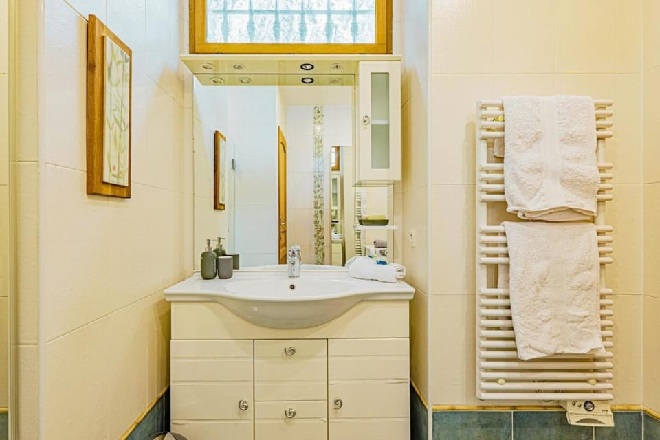 Sea View, Mala Beach, Quiet and Bright 2-Room Apartment - Taj Mahal Apartment in Cap-d'Ail