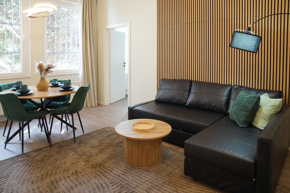 Communal lounge/ TV room, TV and multimedia, Living room, Seating area, Dining area