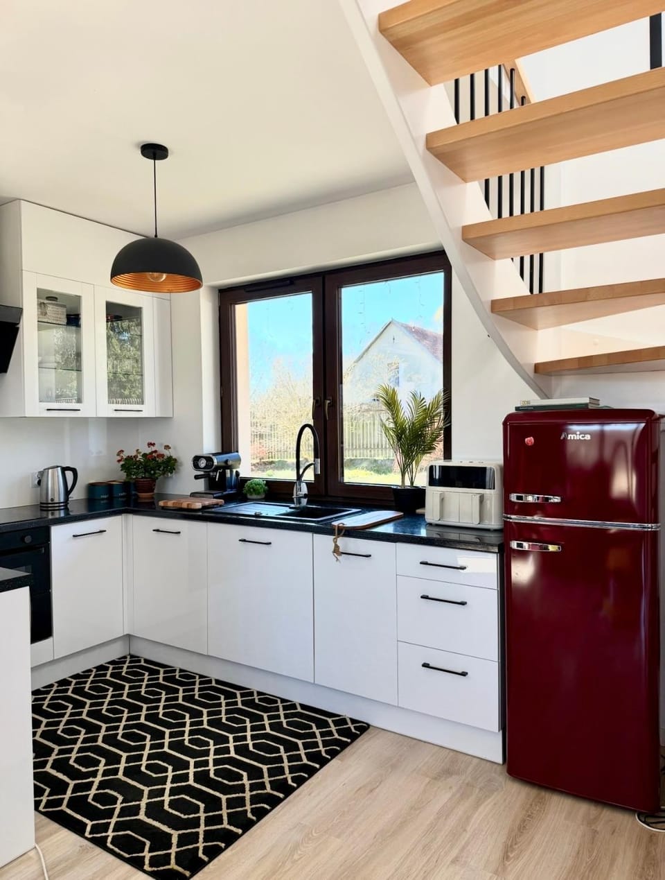 Kitchen or kitchenette, dishwasher
