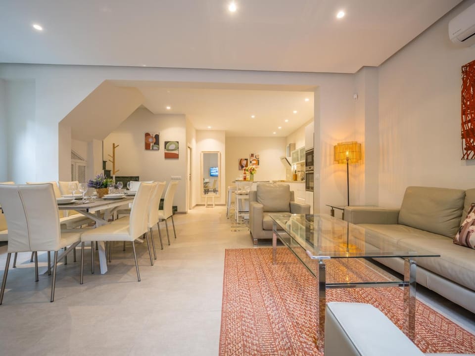 Living room, Seating area, Dining area