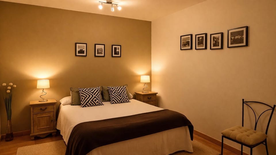 Photo of the whole room, Bedroom
