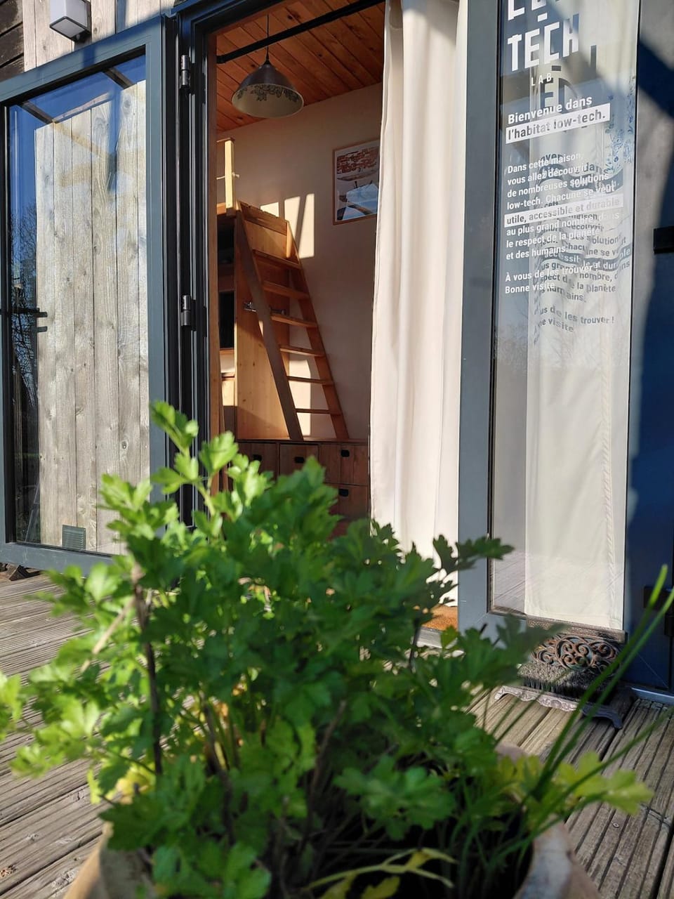 La tiny house Low Tech Chalet in Cléder