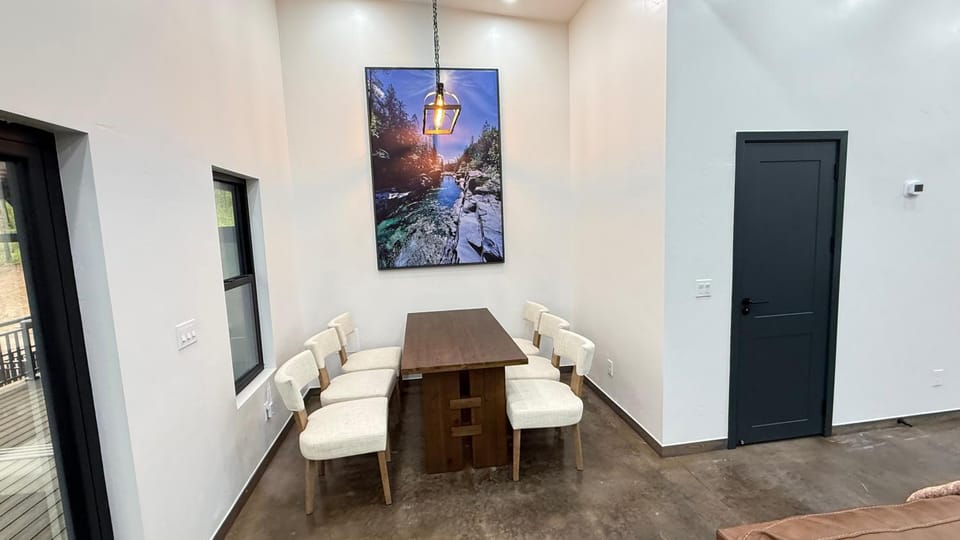 Seating area, Dining area