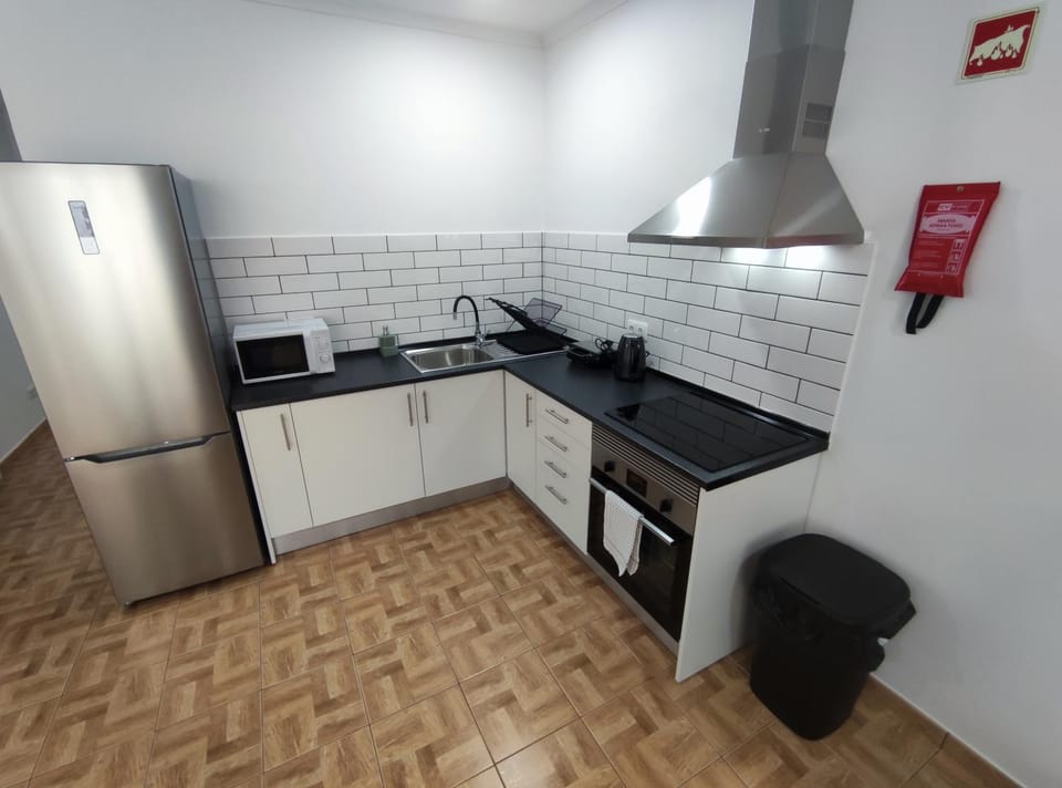 Coffee/tea facilities, Kitchen or kitchenette, oven, stove, toaster