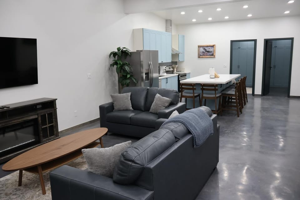Communal lounge/ TV room, TV and multimedia, Evening entertainment