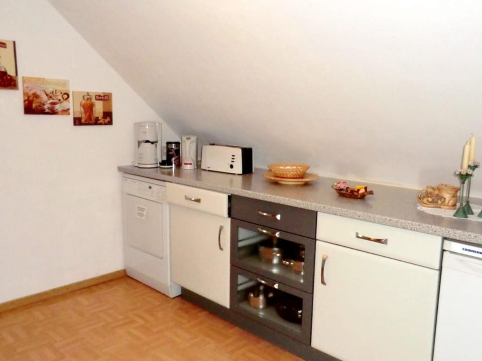 Coffee/tea facilities, Kitchen or kitchenette, toaster, dryer