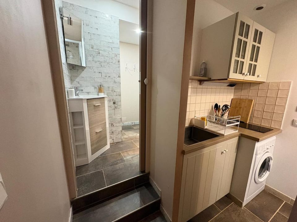 Studio Cosy avec Cour Privée Apartment in Fleury