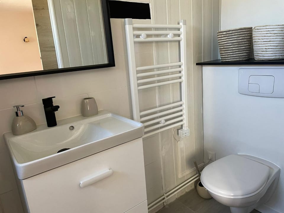 Maisonnette bord de mer House in France