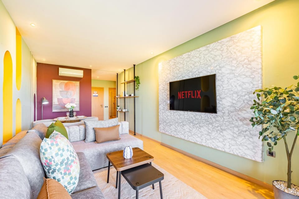 Communal lounge/ TV room, TV and multimedia, Living room, Seating area, Evening entertainment