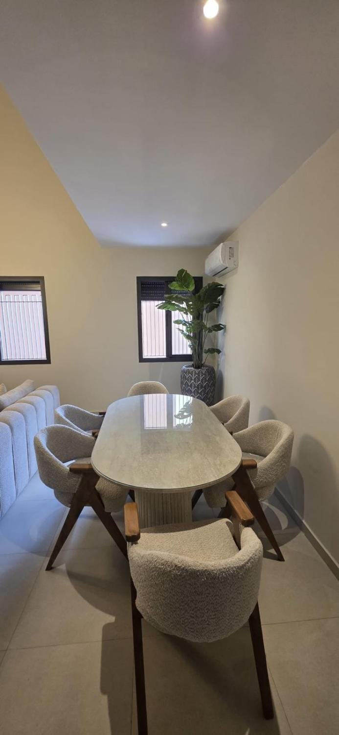 Seating area, Dining area