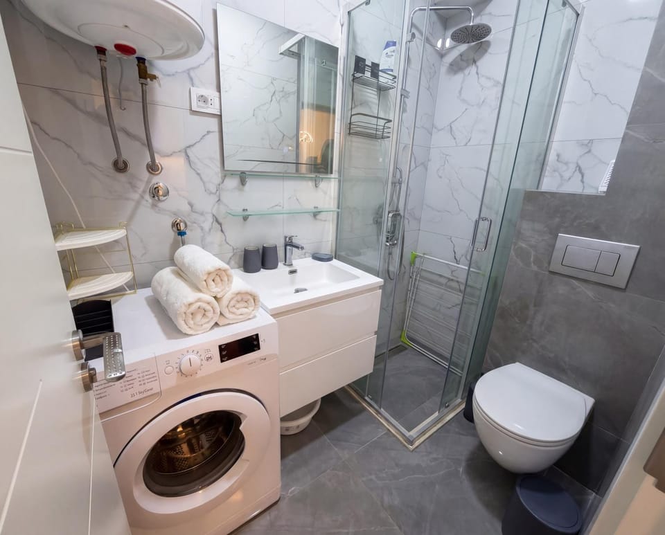 Shower, Toilet, Bathroom, Bath, towels, washing machine