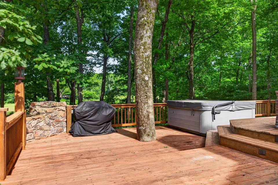 Sauna & Hot Tub - 7th Hole Chalet - Sleeps 14 House in Nelson County