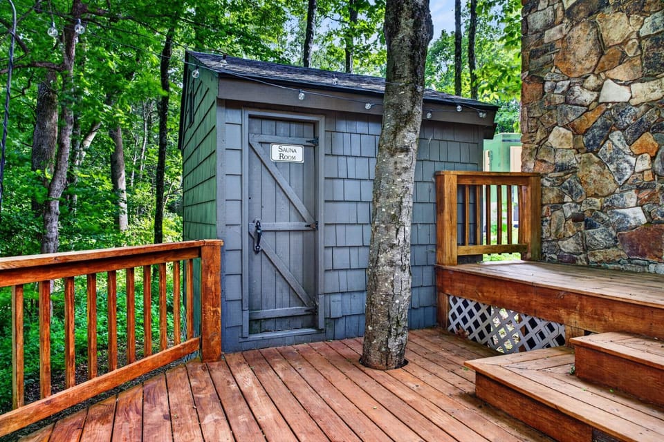 Sauna & Hot Tub - 7th Hole Chalet - Sleeps 14 House in Nelson County
