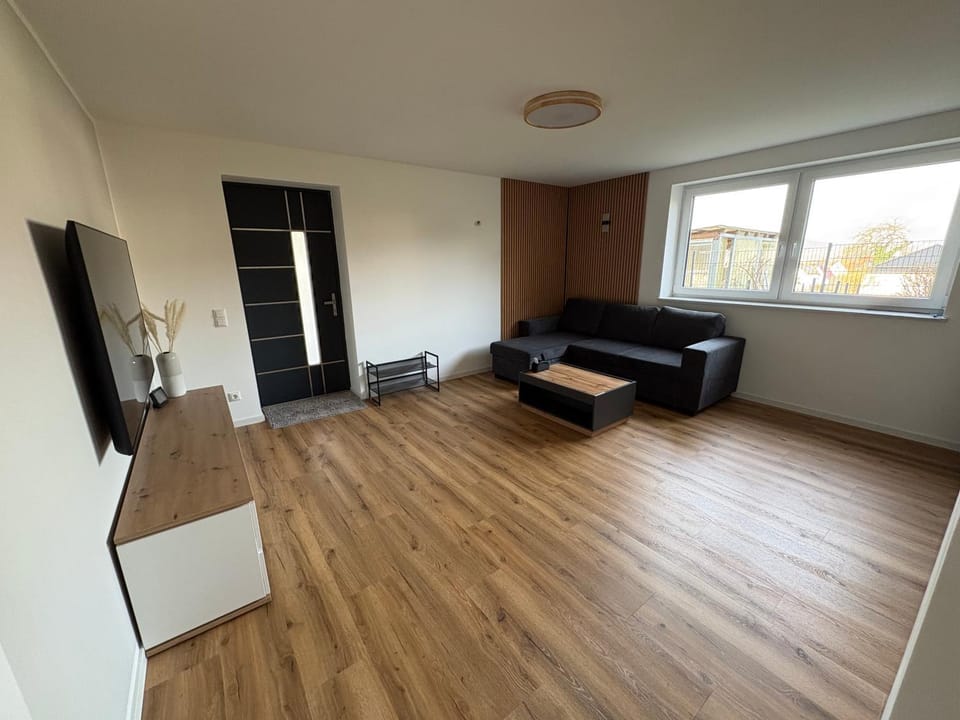 Game Room, TV and multimedia, Living room, Photo of the whole room, Seating area