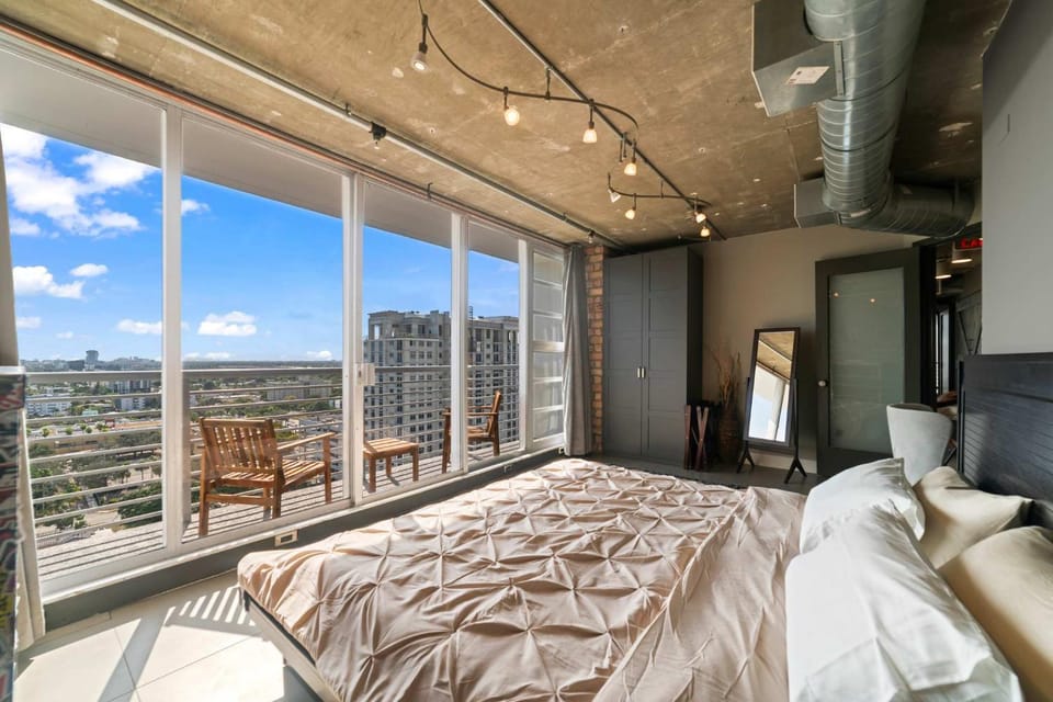 Hollywood Beach Speakeasy Condo with Pool Apartment in Hollywood
