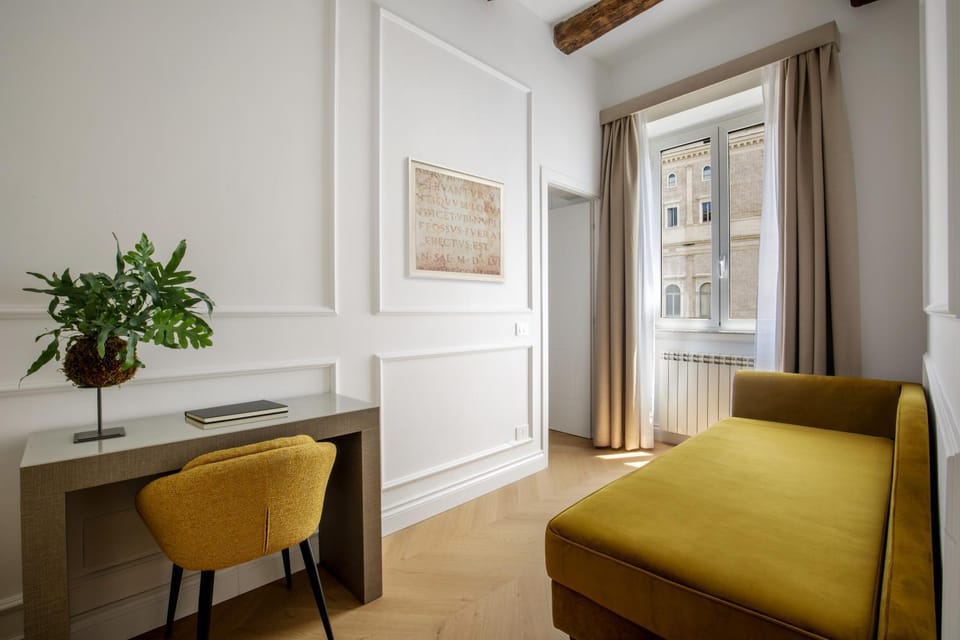 Bed, Seating area, Bedroom, air conditioner