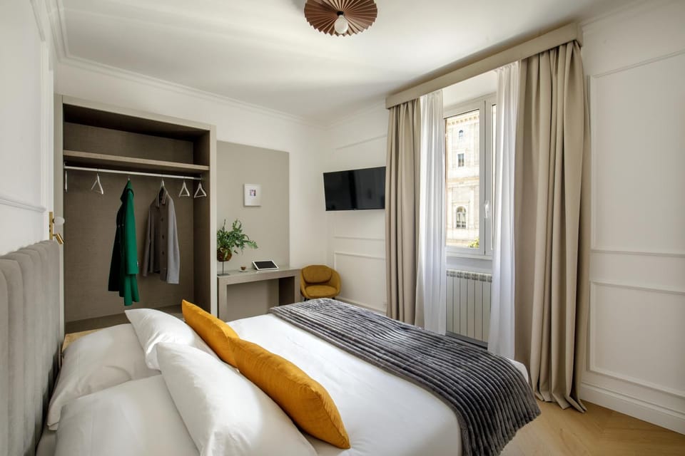 Bed, TV and multimedia, Photo of the whole room, Bedroom, City view, towels, air conditioner