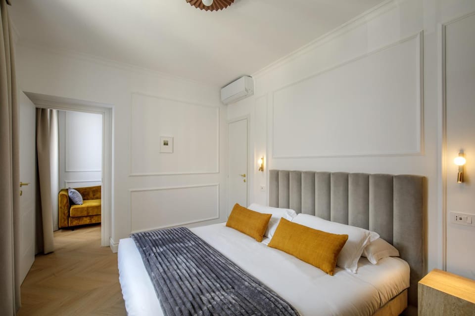 Bed, Living room, Photo of the whole room, Bedroom, City view, air conditioner