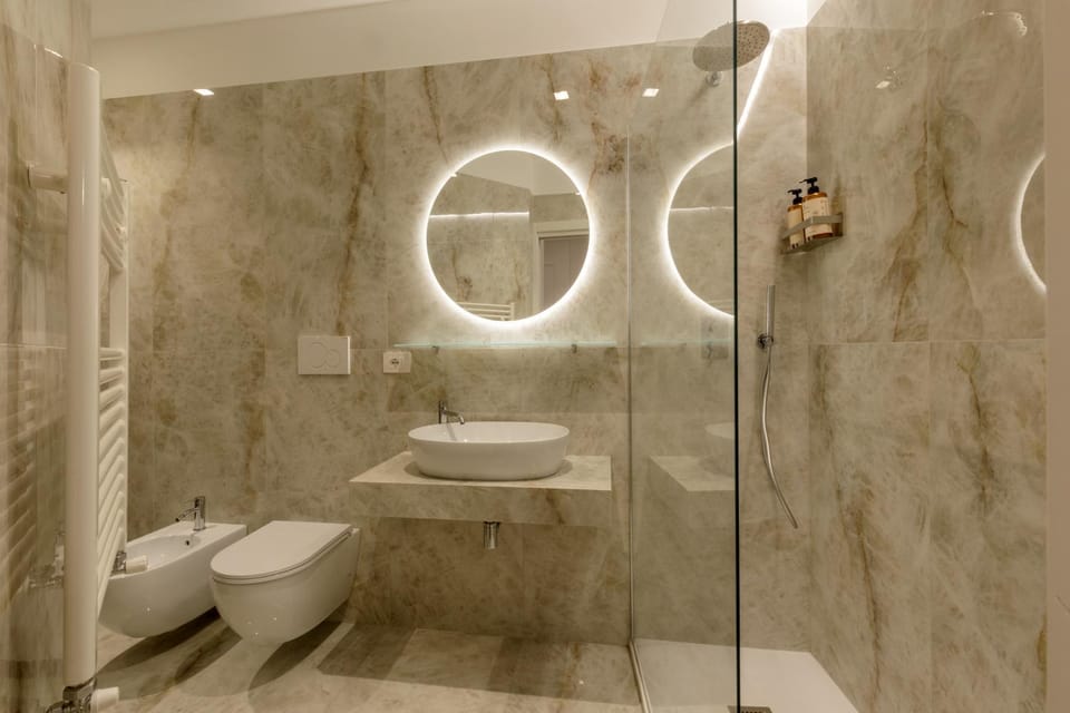 Shower, Toilet, Bathroom, bidet, towels
