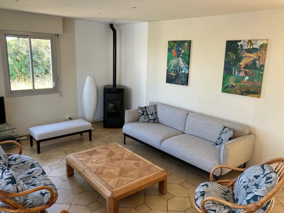 Living room, Seating area