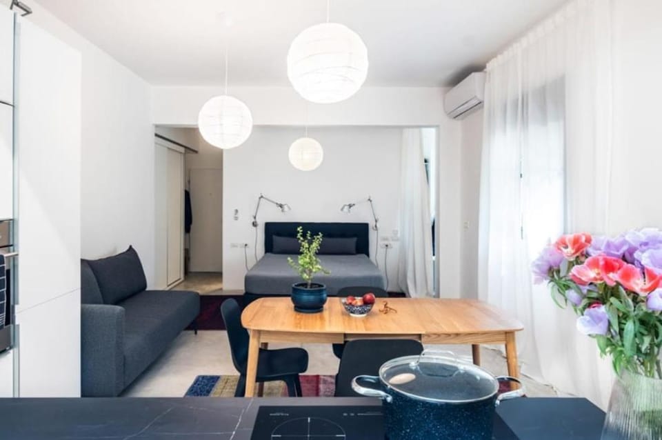 Architect-Designed Boutique Studio Old North Tel Aviv Apartment in Tel Aviv-Yafo