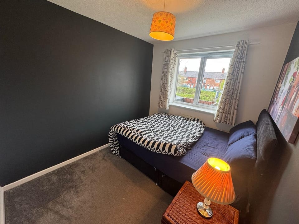 Cozy Private Room with Shared Amenities Bed and Breakfast in Northwich