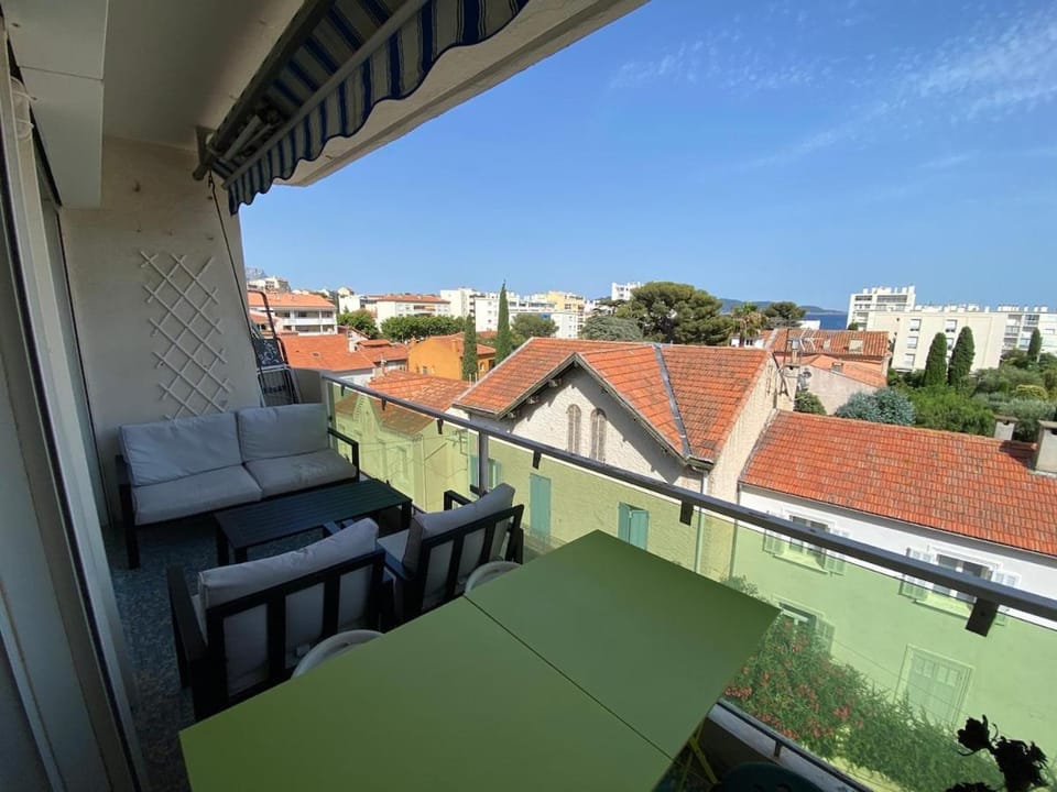 Appartement de 70m2 en bord de mer avec garage et balcon Apartment in Toulon