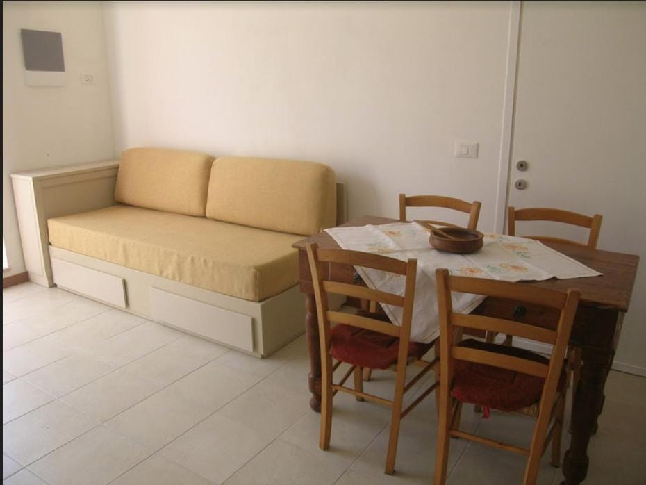 appartamento giallo Apartment in Lacona