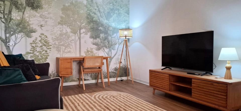 TV and multimedia, Living room, Seating area, Evening entertainment