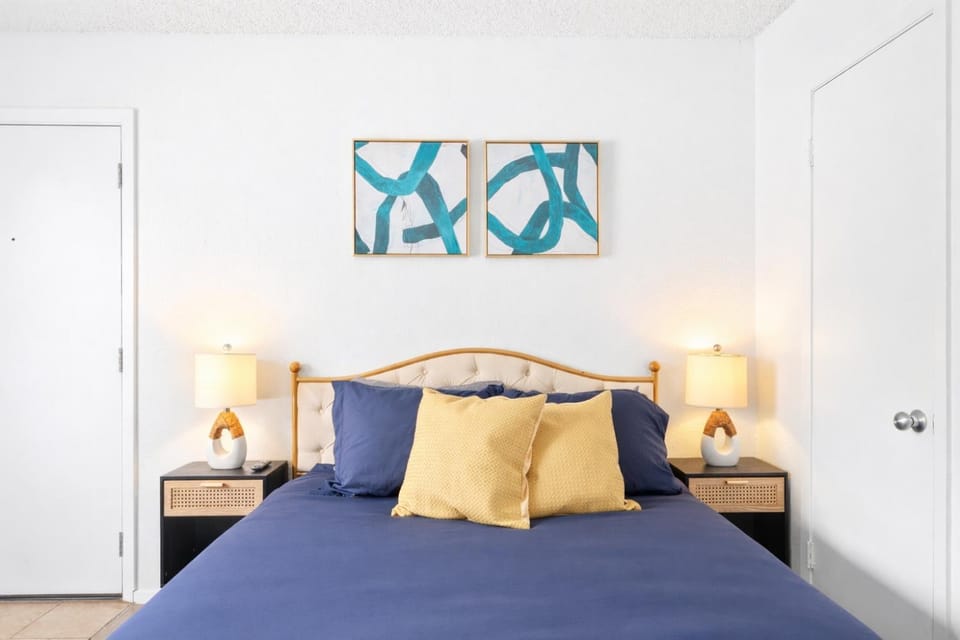 Central Hyde Park suites close to UT, Moody Center, Downtown Apartment in Austin