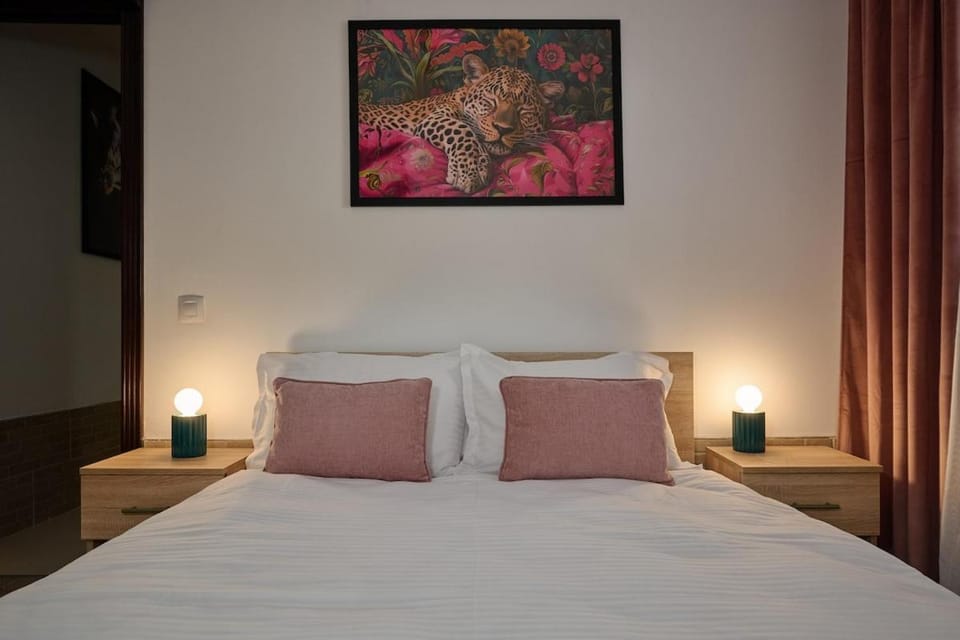 Pink Zebra Suite - Palas Campus by Seven Stone Apartment in Romania