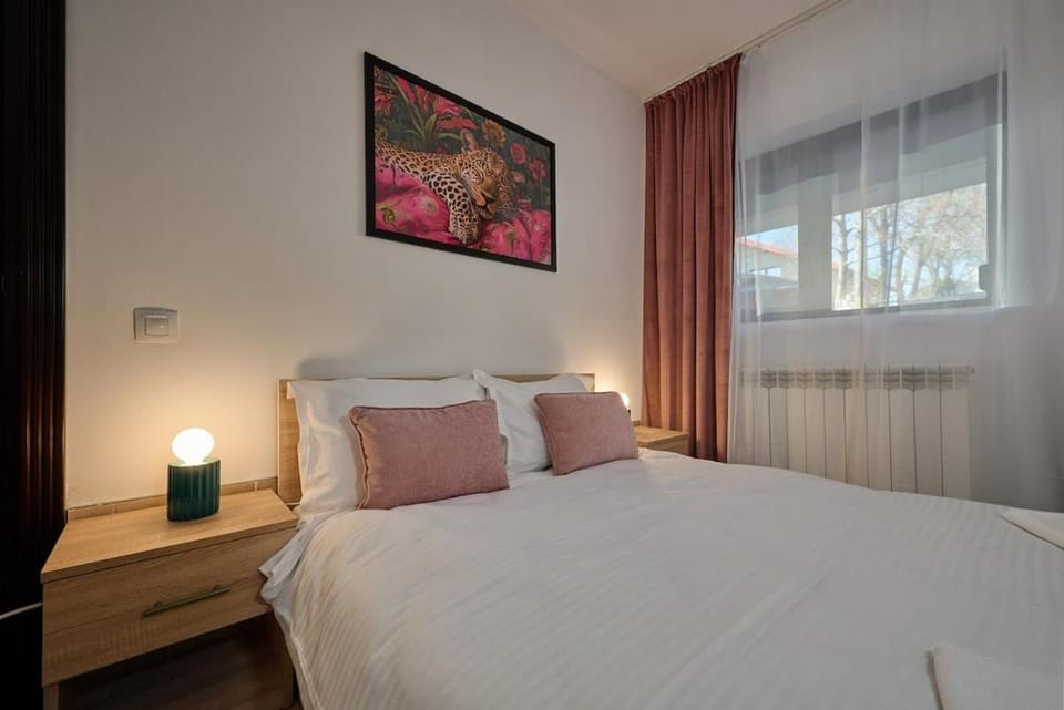 Pink Zebra Suite - Palas Campus by Seven Stone Apartment in Romania