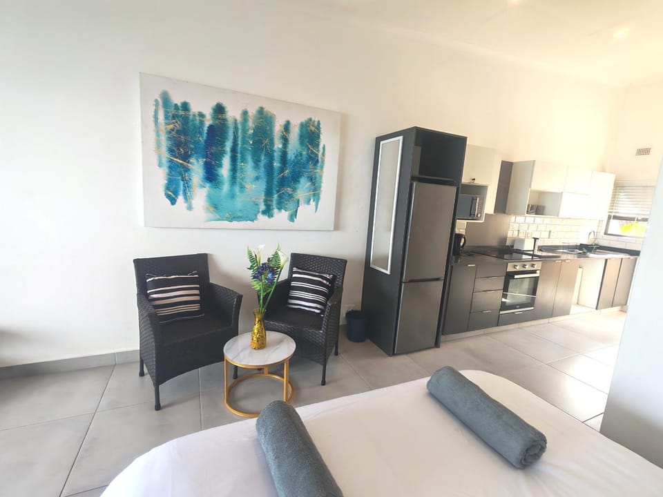 Aloe Shore- Sun Rises- Whale Watching- Modern Apartment in KwaZulu-Natal