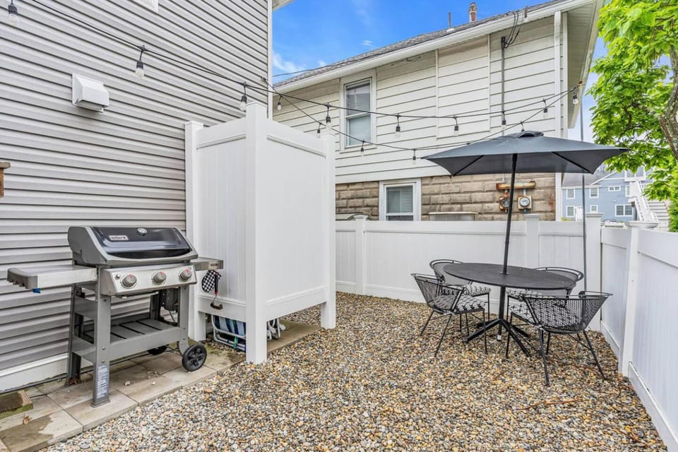 Prof Cleaned | Linens & Towels | High-Speed Wifi House in Seaside Park