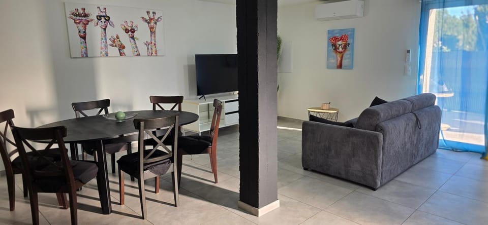 Communal lounge/ TV room, Living room, Dining area