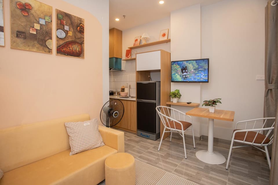 TV and multimedia, Kitchen or kitchenette, Living room, Seating area, Dining area, Evening entertainment