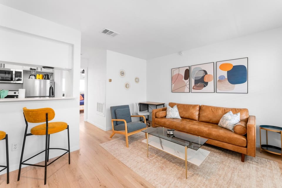 Central Chic 1BR suites close to UT, Moody Center, & Downtown Apartment in Austin