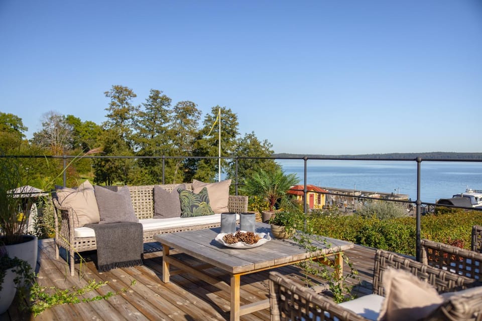 Architectural Waterfront Villa with Pool & Sauna Villa in Stockholm