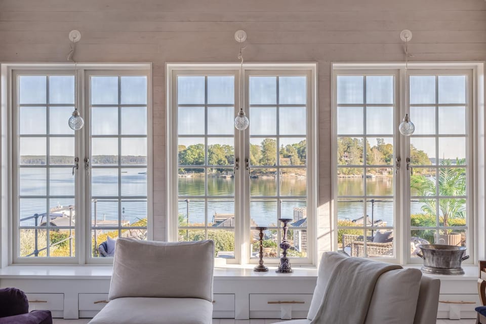 Architectural Waterfront Villa with Pool & Sauna Villa in Stockholm