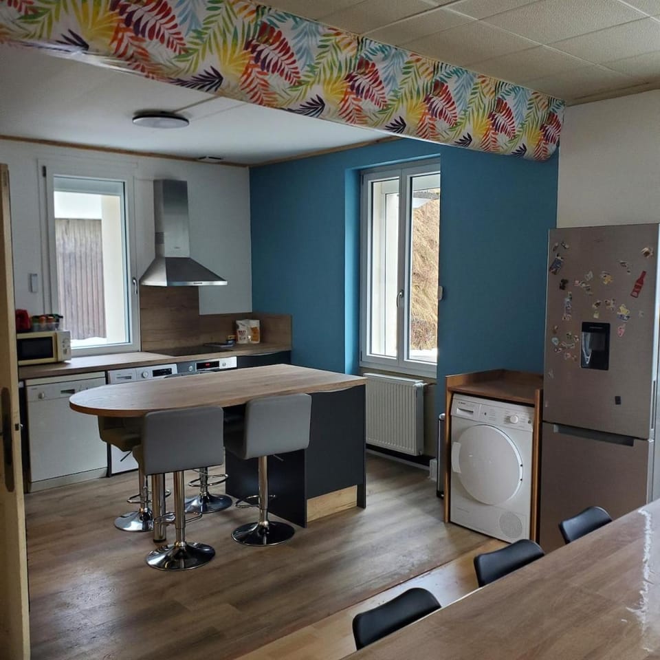 Maison individuelle au bord d'une rivière House in Jura