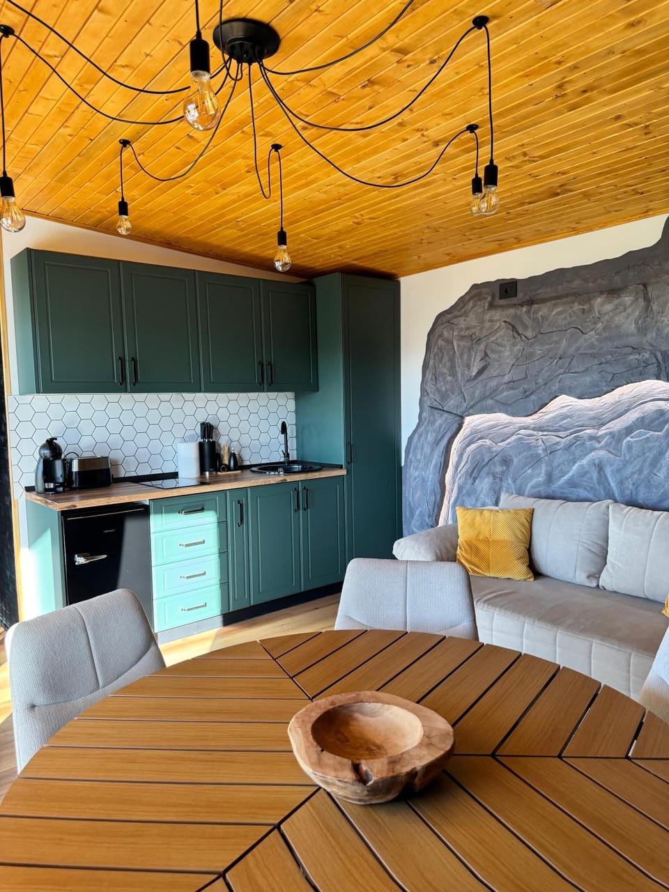 Kitchen or kitchenette, Living room, Seating area, Dining area, stove