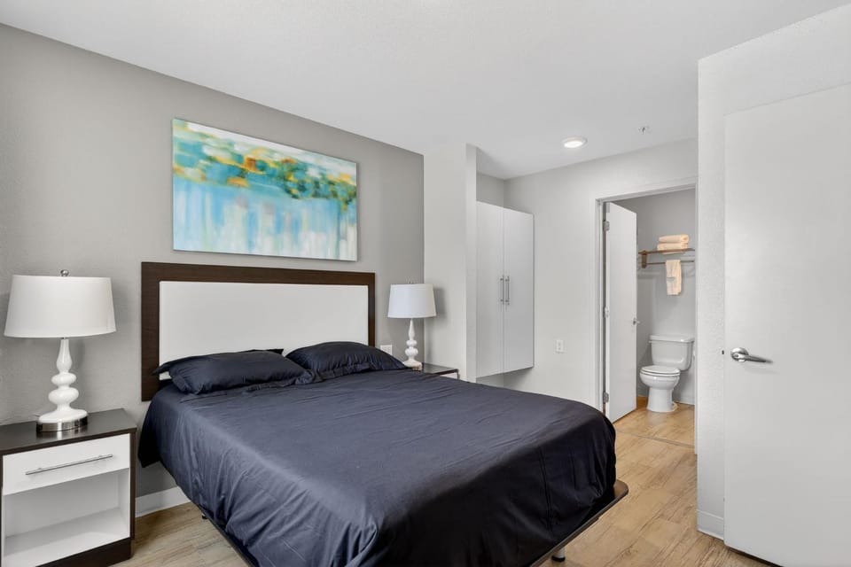 Simplicity At the Rim 1418 I Spacious 3 Bed 2 Bth Apartment in San Antonio