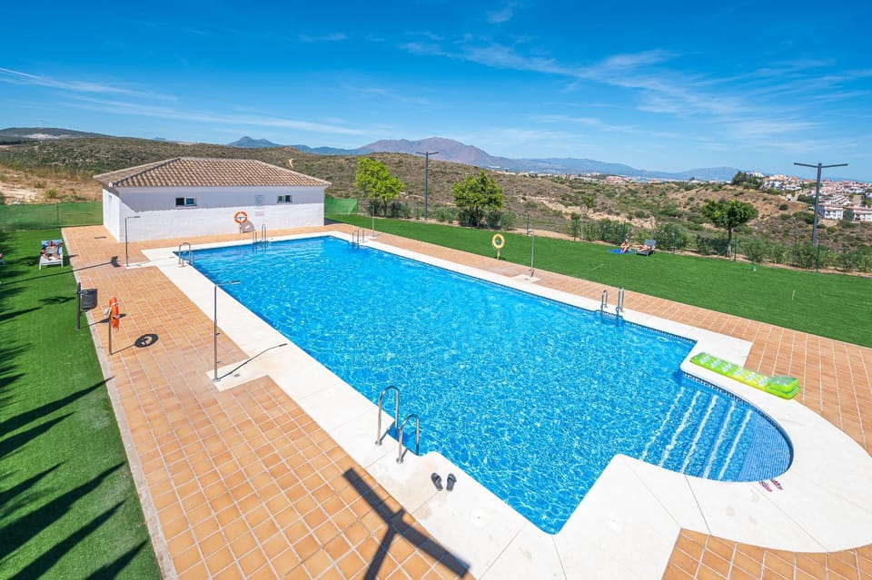 Mountain view, Swimming pool, sunbed