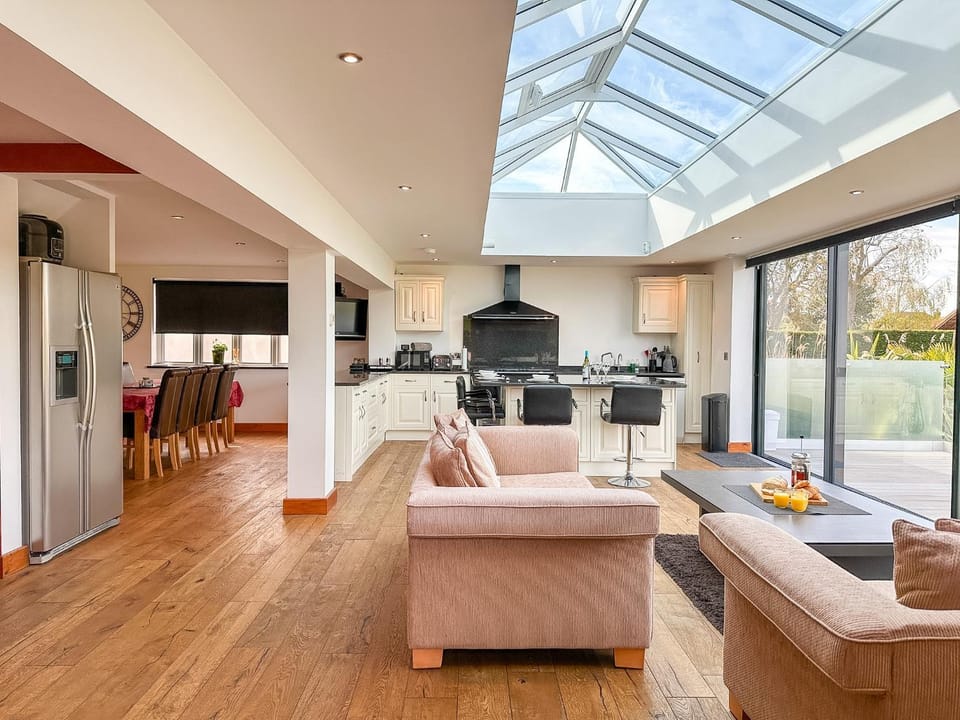 Kitchen or kitchenette, Seating area, Dining area, minibar
