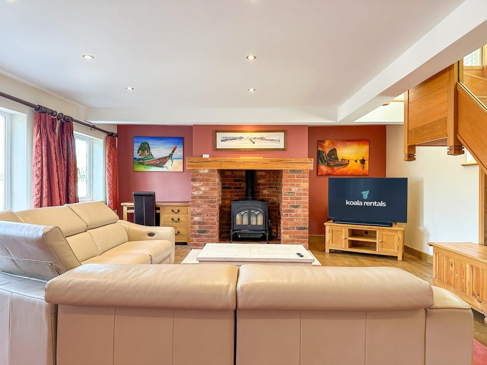 TV and multimedia, Living room, fireplace