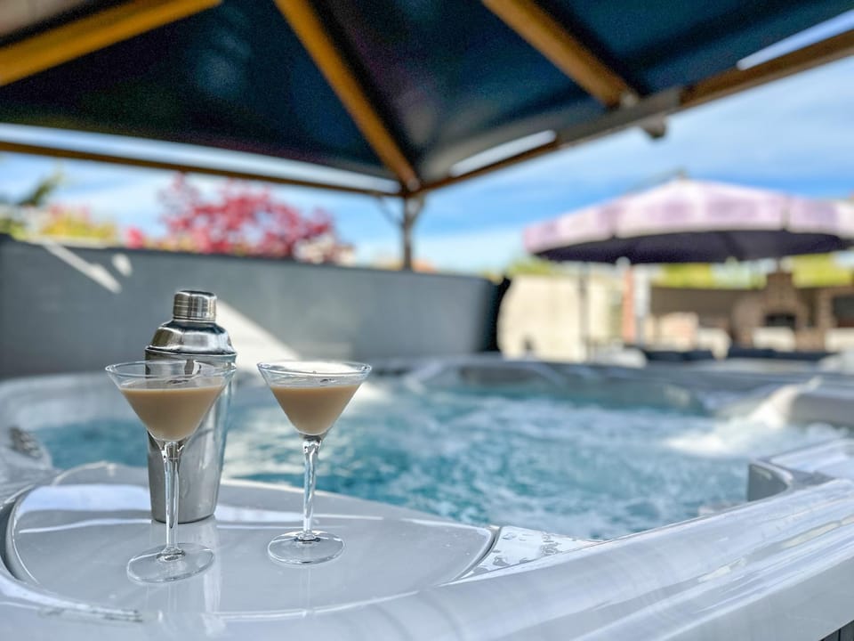 Hot Tub, Drinks