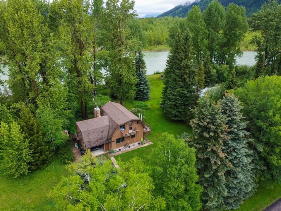 West Glacier Heart Rock River Retreat House in Glacier National Park