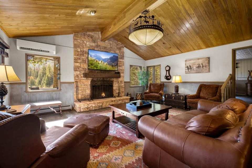 Secluded River View Hideaway House in Hungry Horse