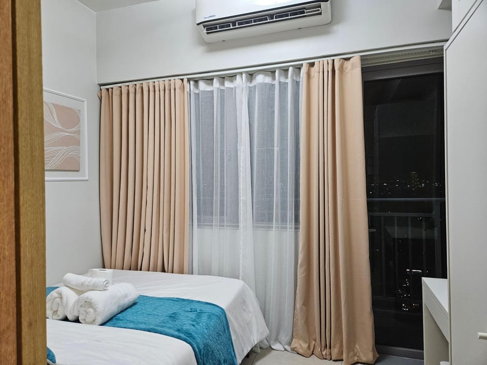 View (from property/room), Bedroom, City view