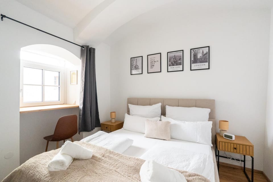 Bed, Photo of the whole room, Bedroom, towels
